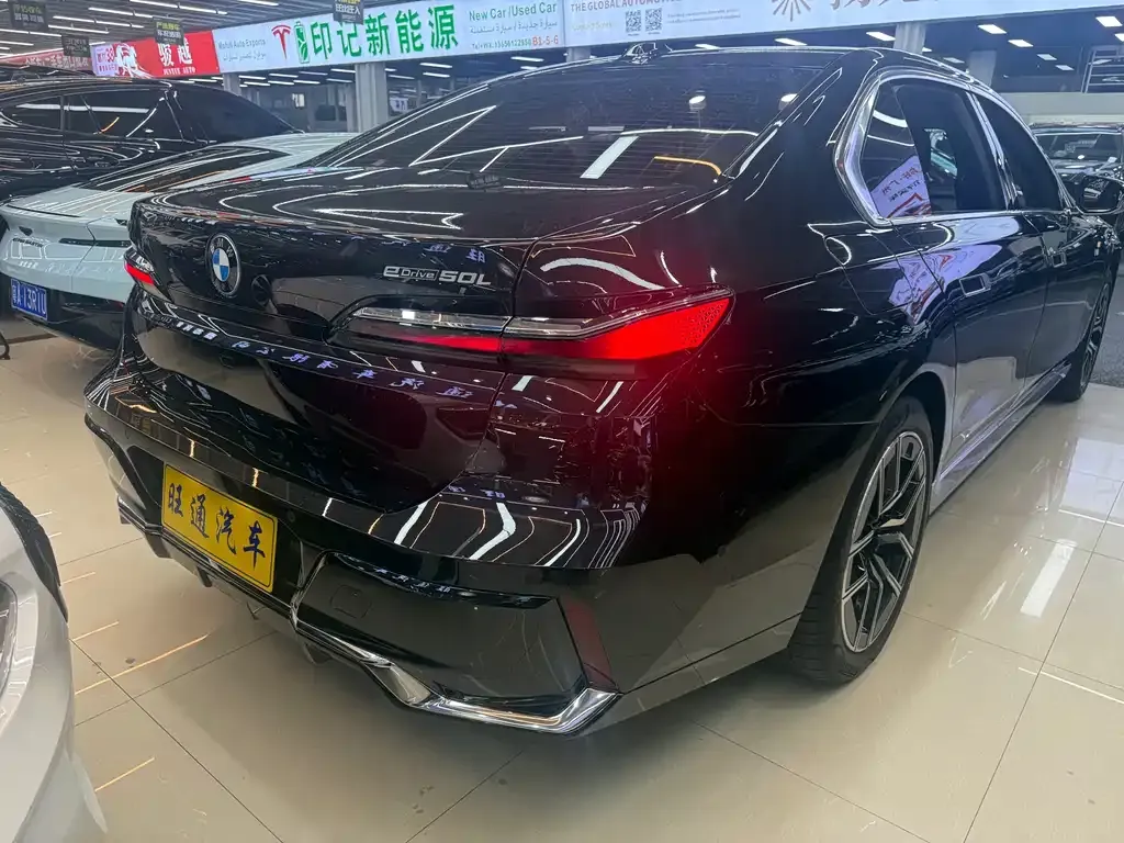 BMW i7 — фото 5