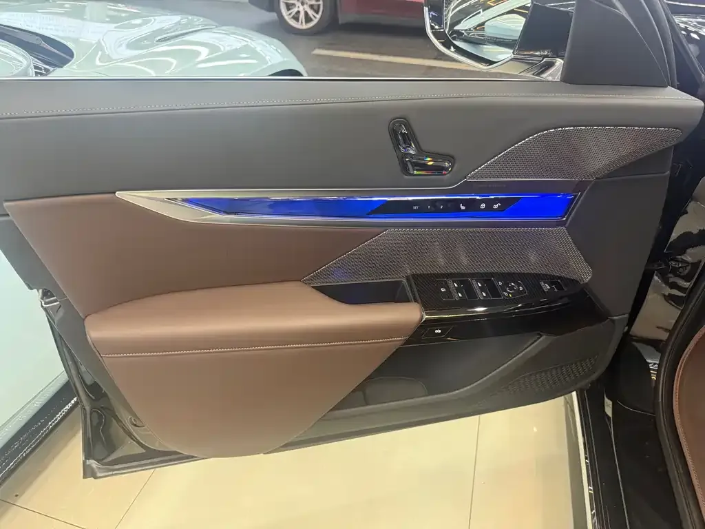 BMW i7 — фото 3