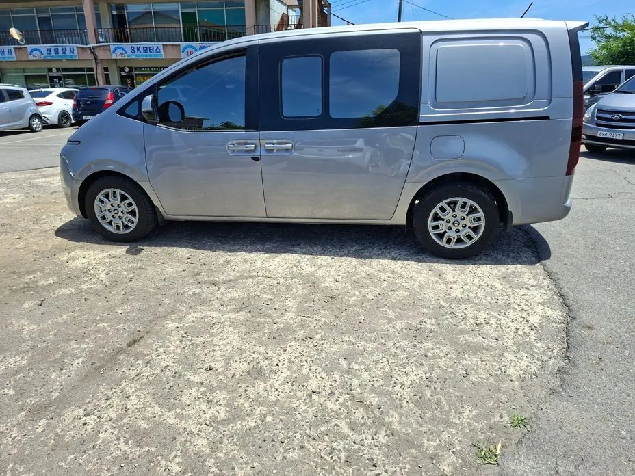 Hyundai Staria — фото 1