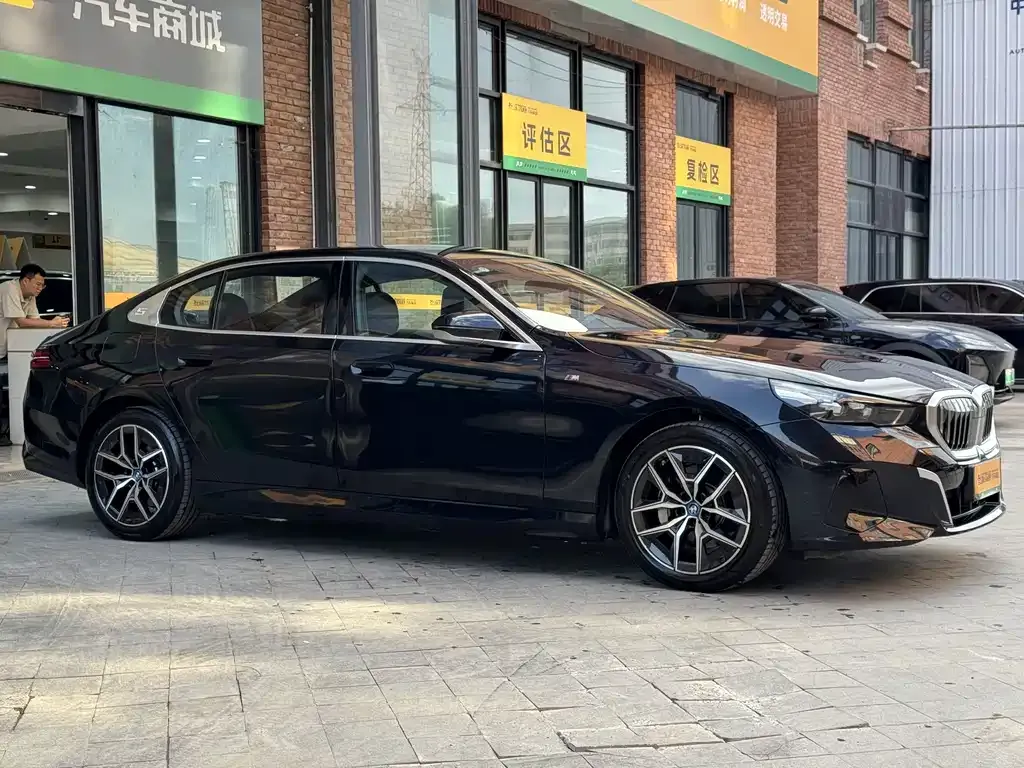 BMW i5 — фото 10
