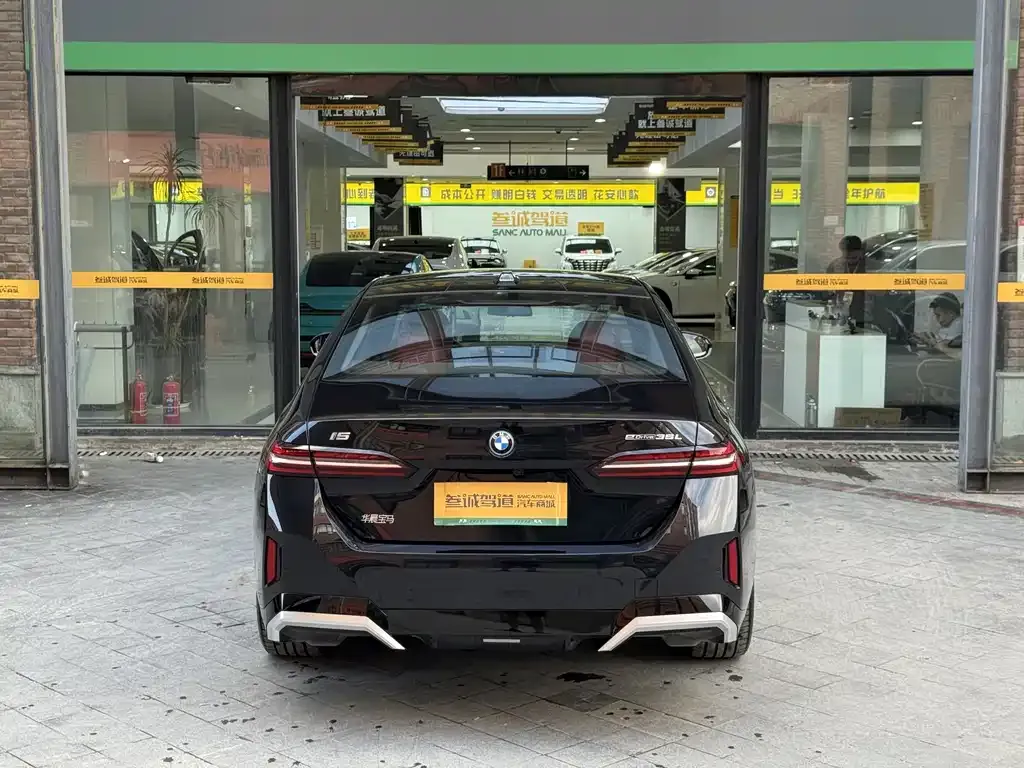 BMW i5 — фото 2
