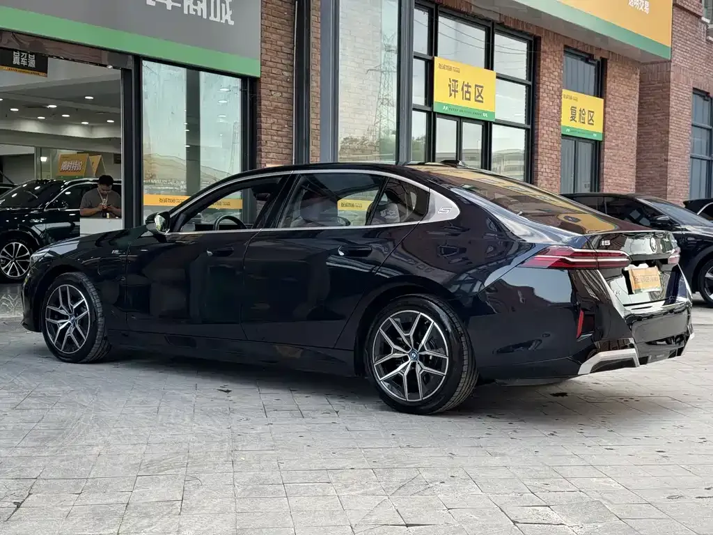 BMW i5 — фото 6