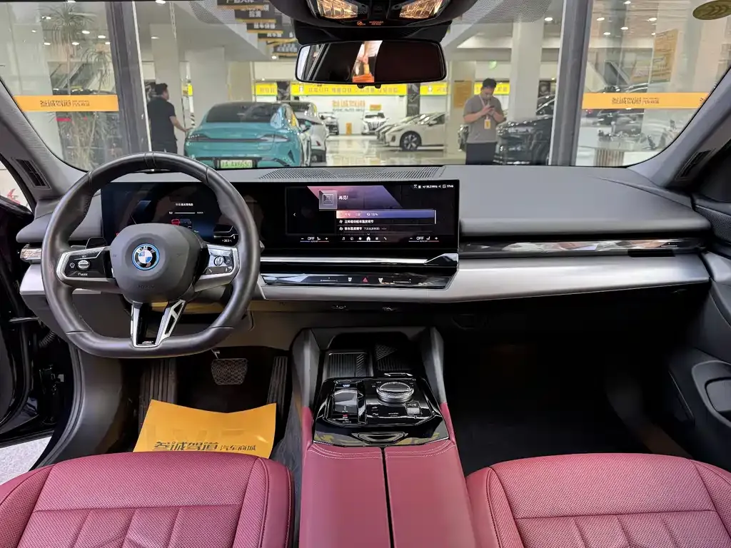 BMW i5 — фото 9