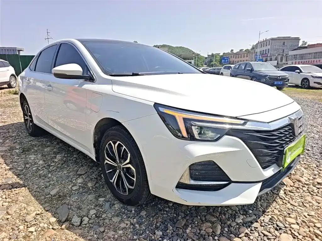 Roewe i6 MAX New Energy — фото 10