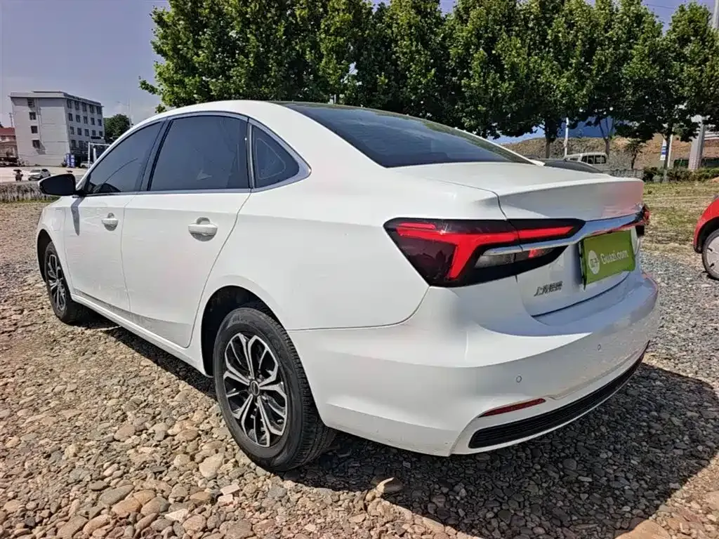Roewe i6 MAX New Energy — фото 8