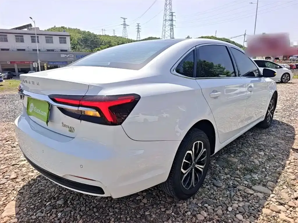Roewe i6 MAX New Energy — фото 9