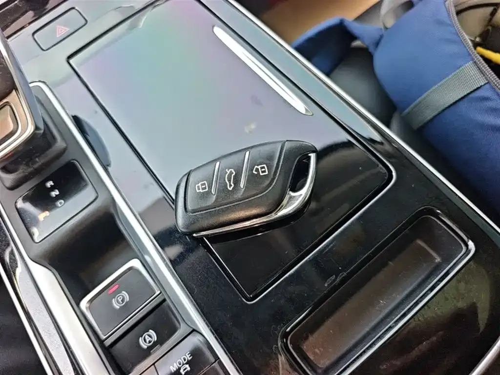 Roewe i6 MAX New Energy — фото 7