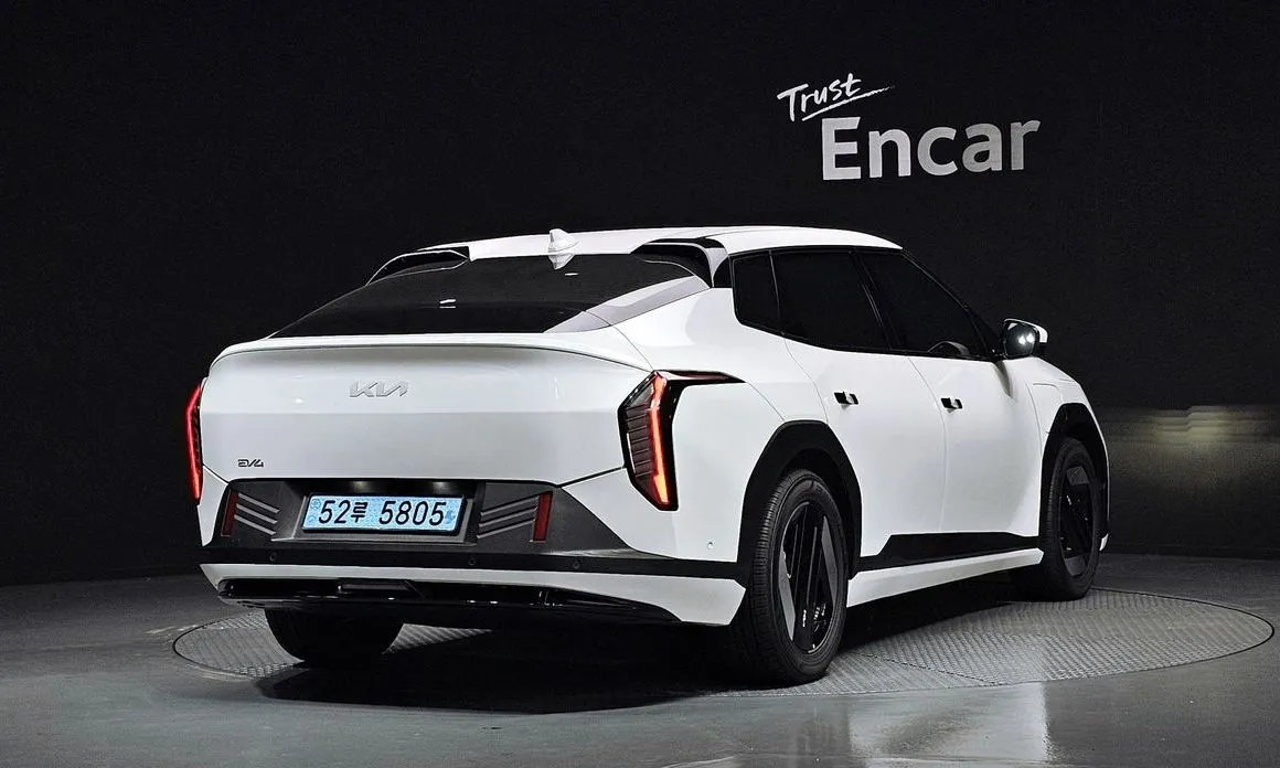 Kia EV4 — фото 3