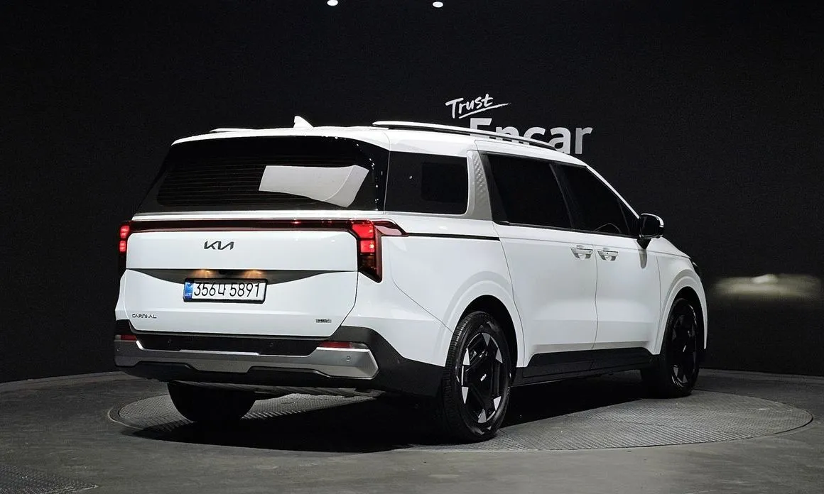 Kia Carnival — фото 10