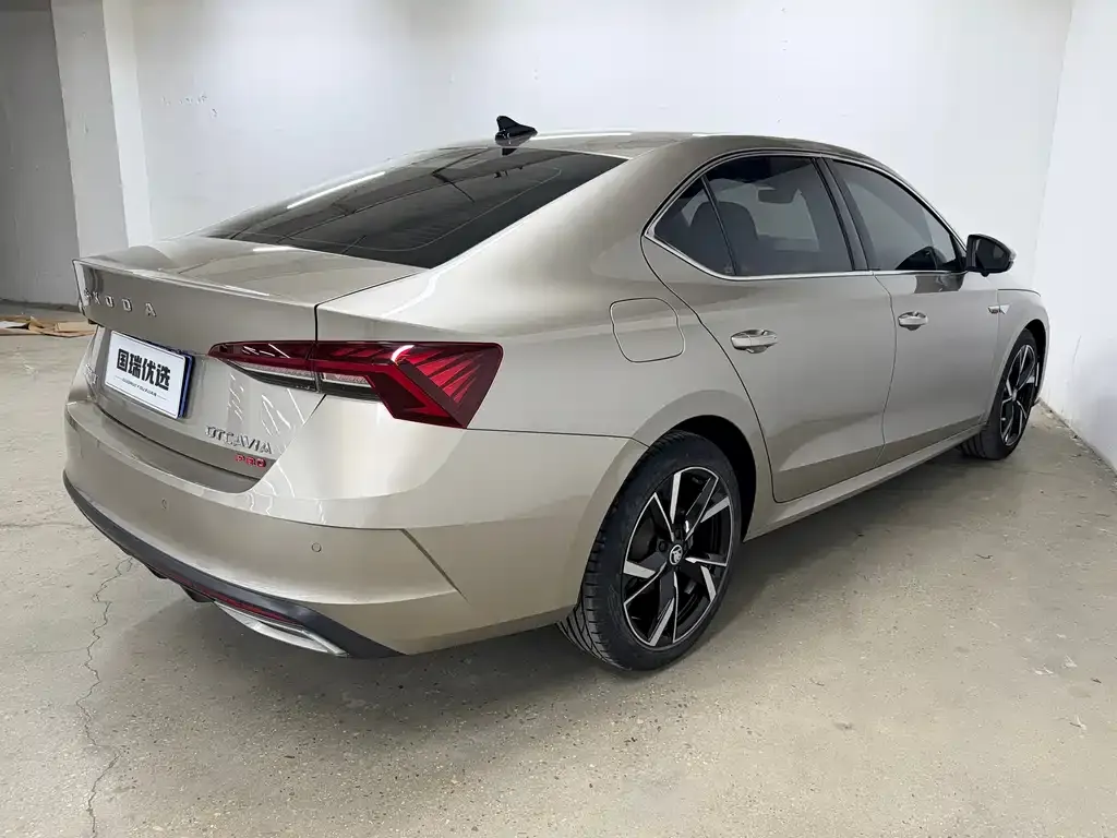 Skoda Octavia — фото 5