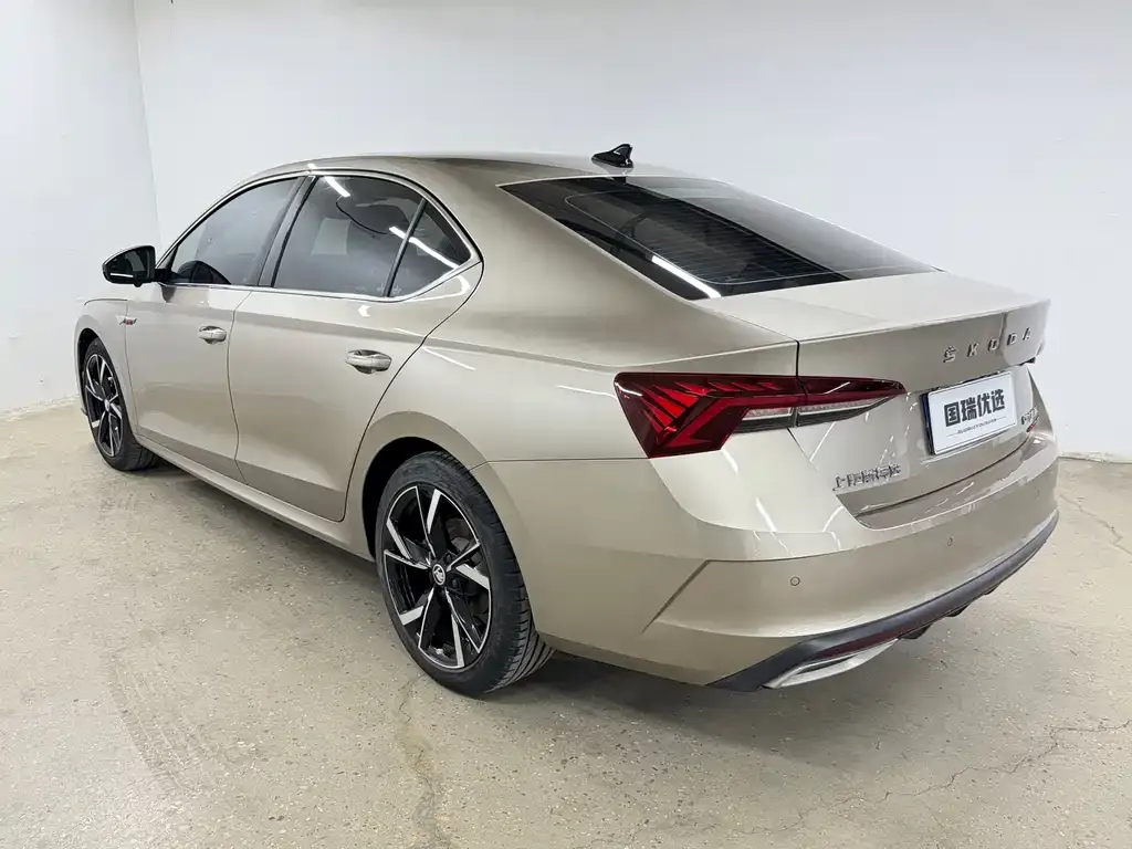 Skoda Octavia — фото 4