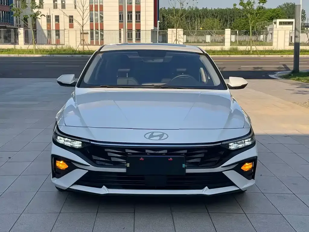 Hyundai Elantra — фото 4