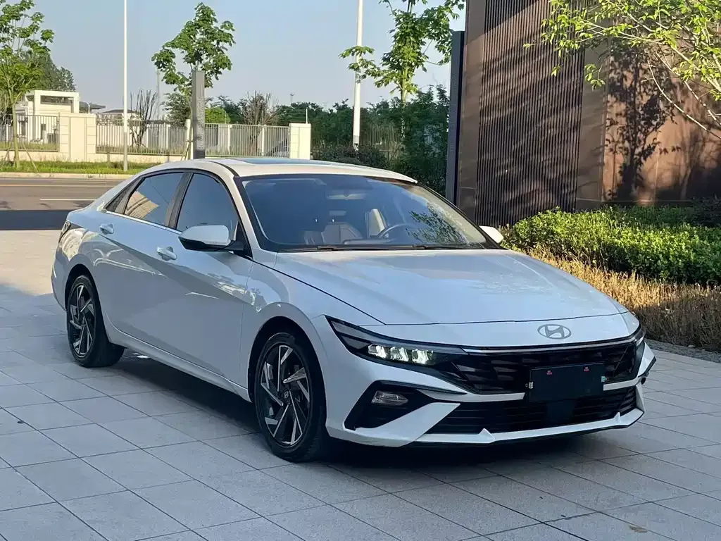 Hyundai Elantra — фото 8