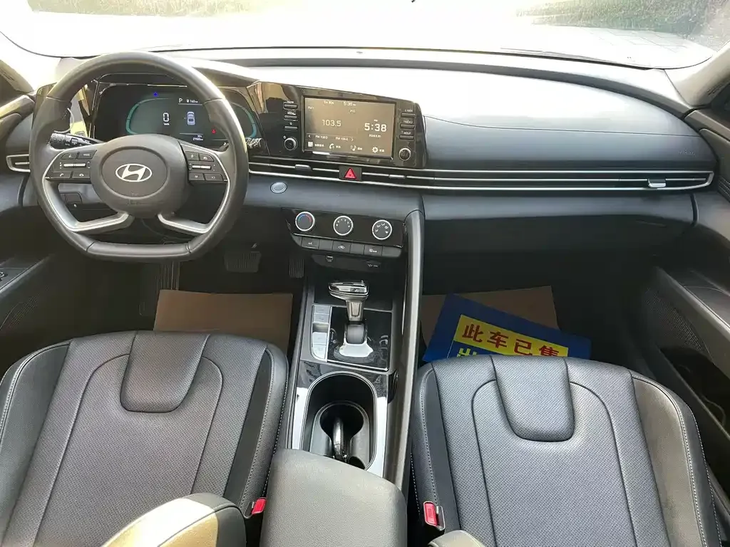 Hyundai Elantra — фото 3