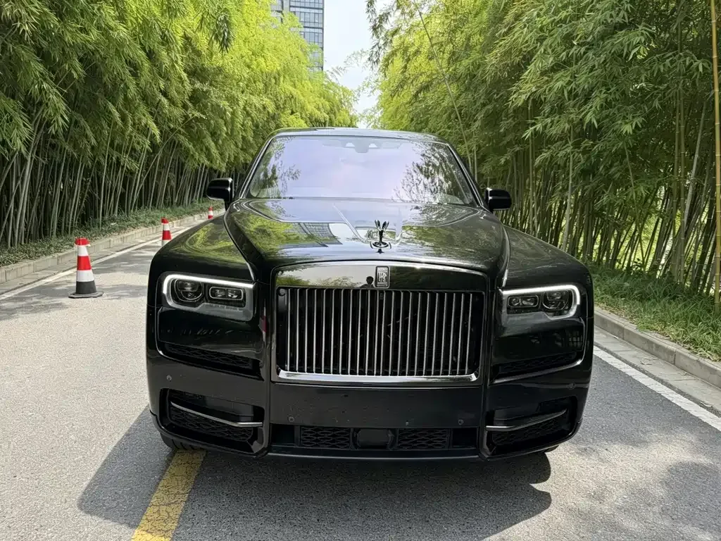 Rolls-Royce Cullinan — фото 1