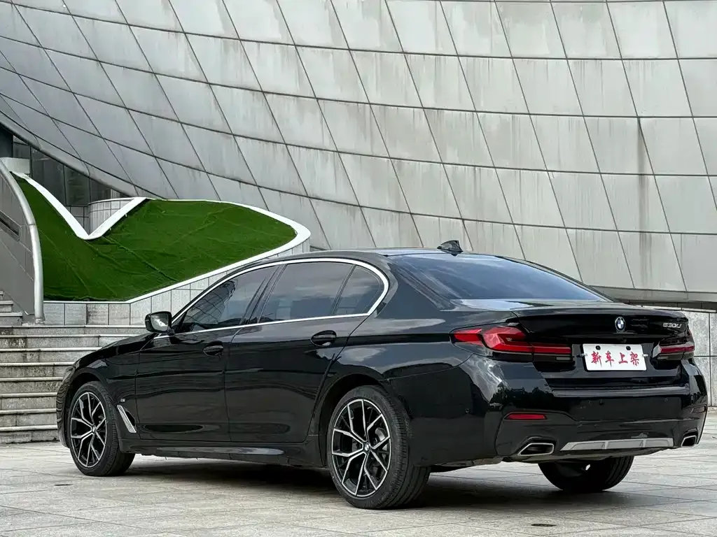 BMW 5 Series — фото 9
