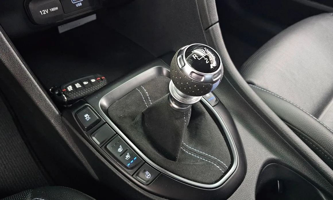 Hyundai Veloster — фото 2