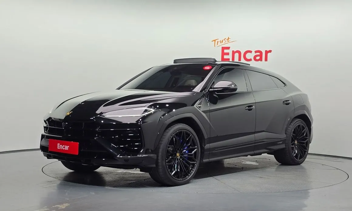 Lamborghini Urus — фото 1