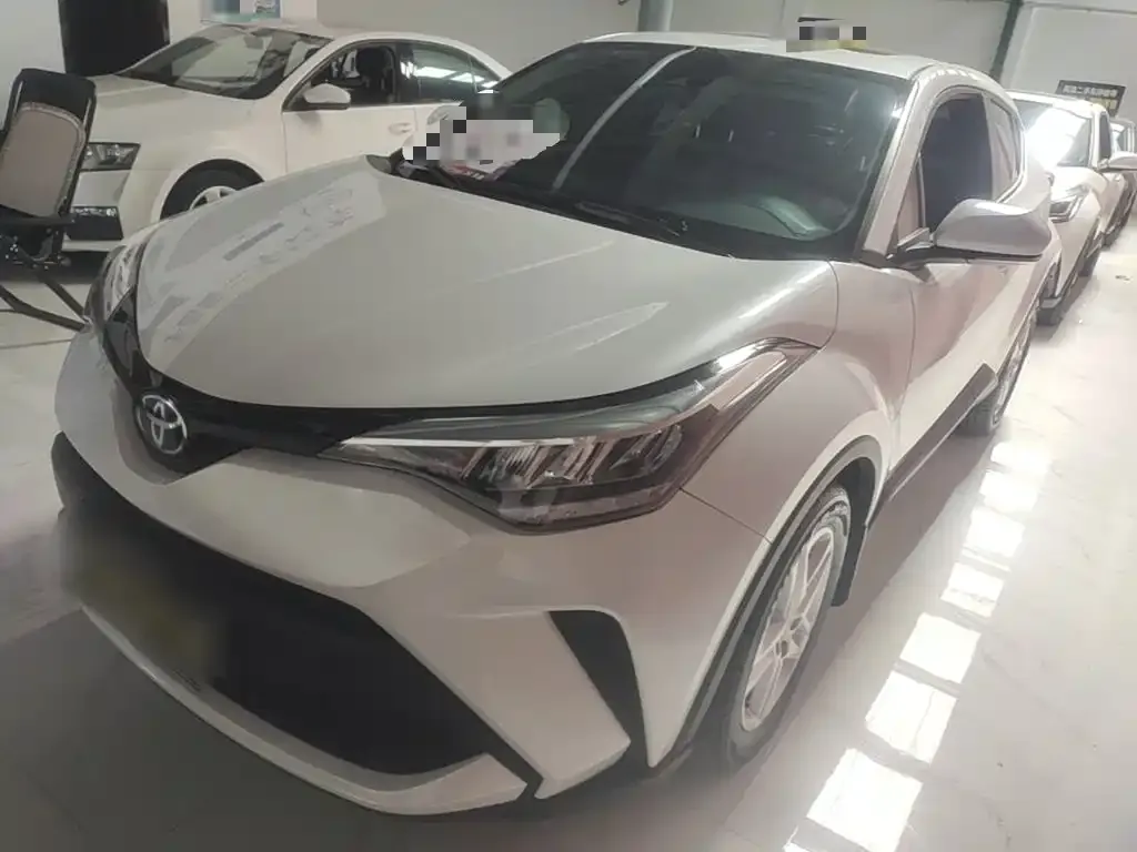 Toyota C-HR — фото 1