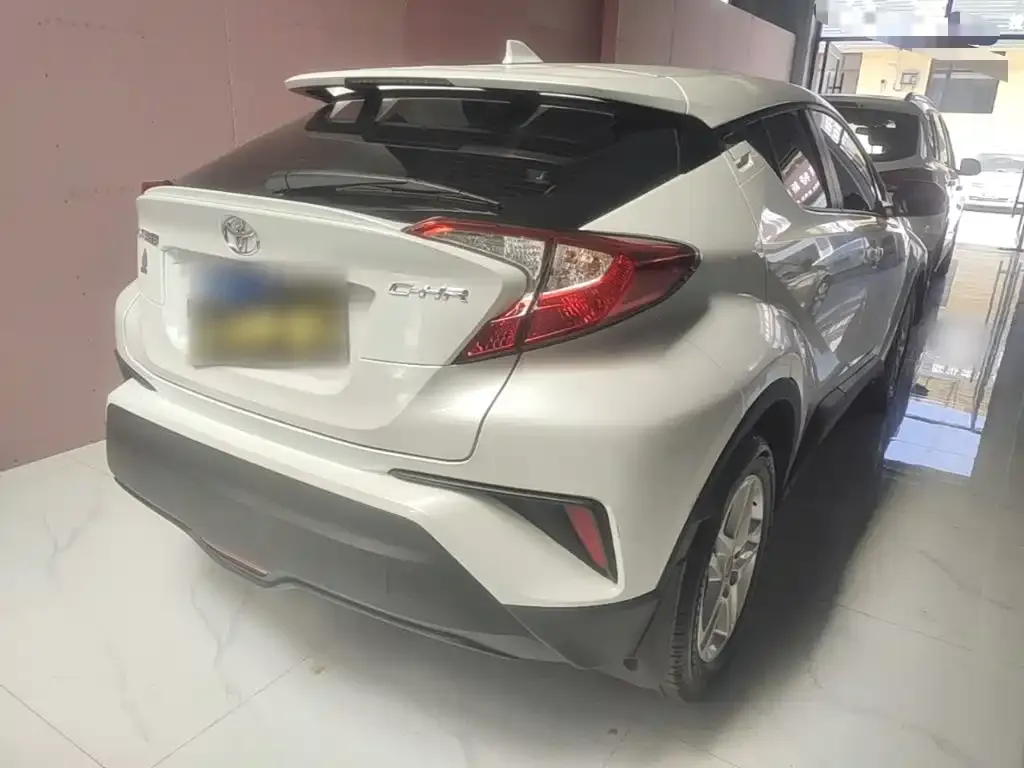 Toyota C-HR — фото 2
