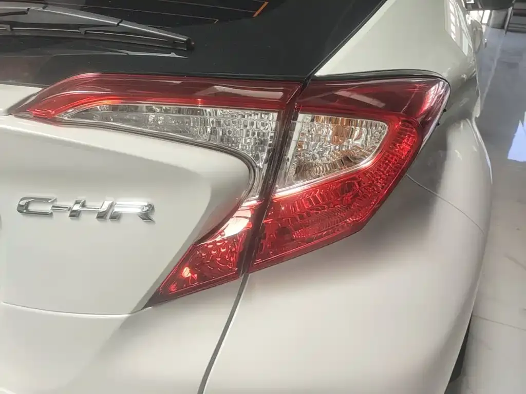 Toyota C-HR — фото 10