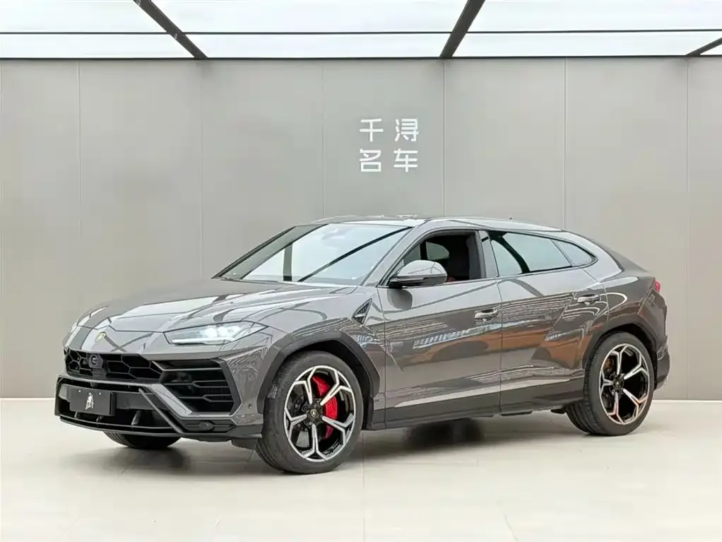 Lamborghini Urus — фото 1