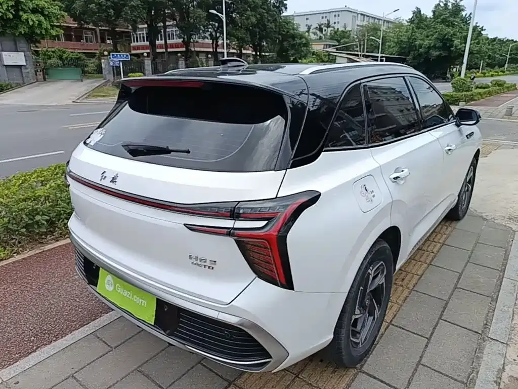 Hongqi HS3 — фото 3