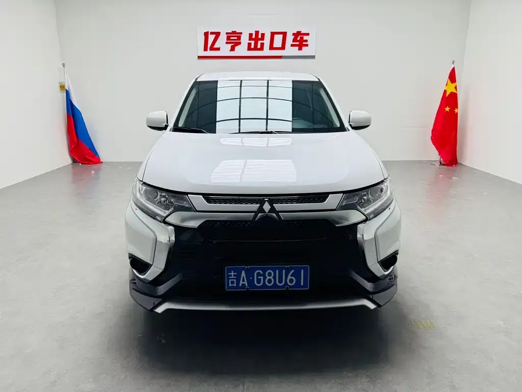 Mitsubishi Outlander — фото 1