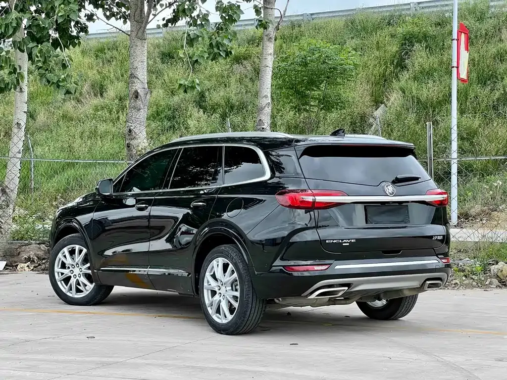 Buick Enclave — фото 10