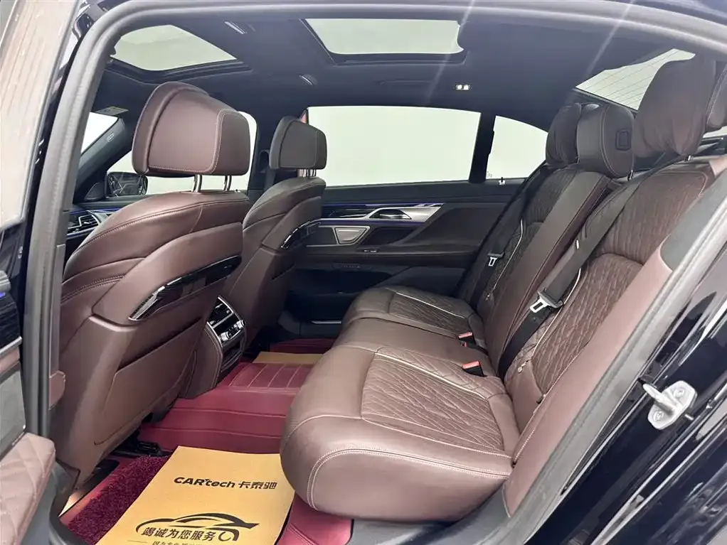 BMW 7 Series — фото 10