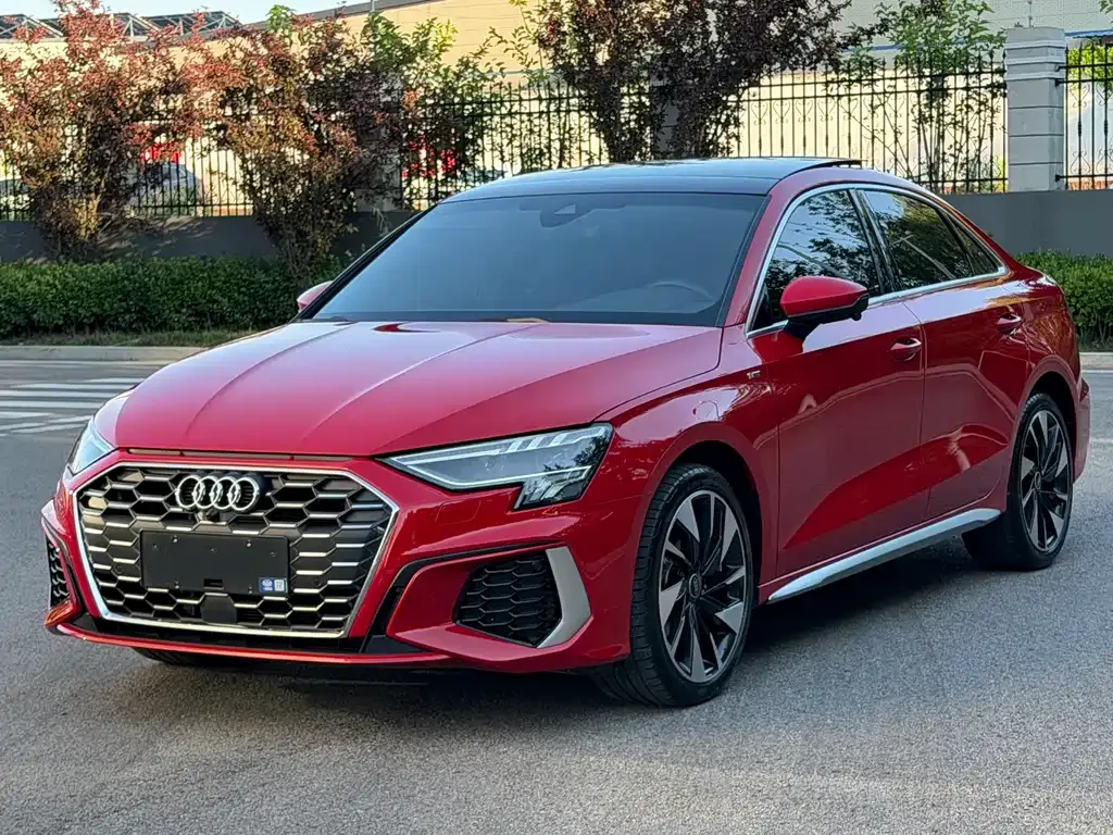 Audi A3 — фото 1