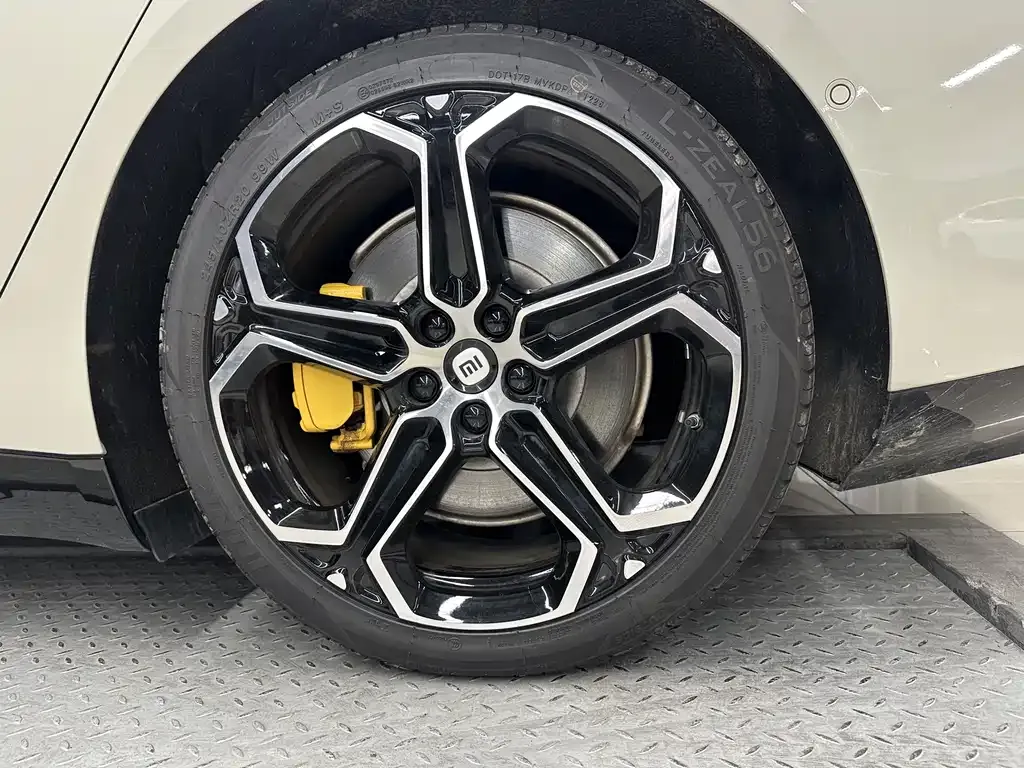 Xiaomi SU7 — фото 10