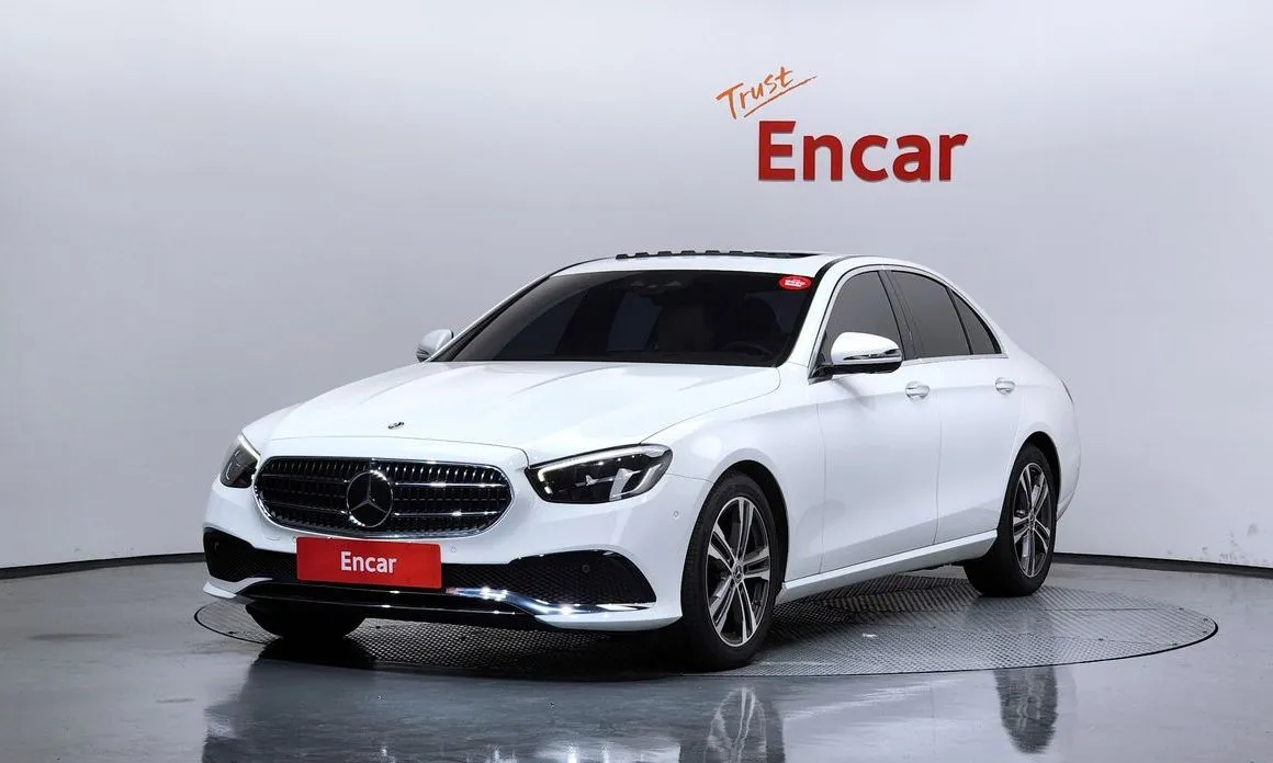 Mercedes-Benz E-Class — фото 1