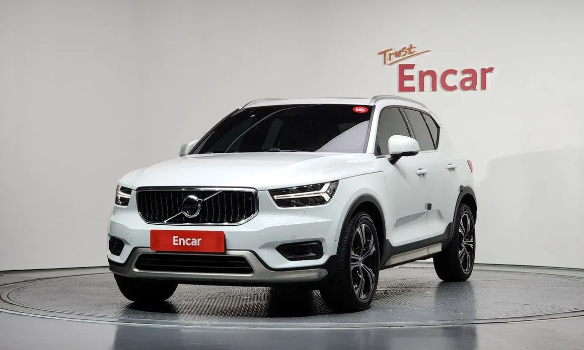 Volvo XC40 — фото 1
