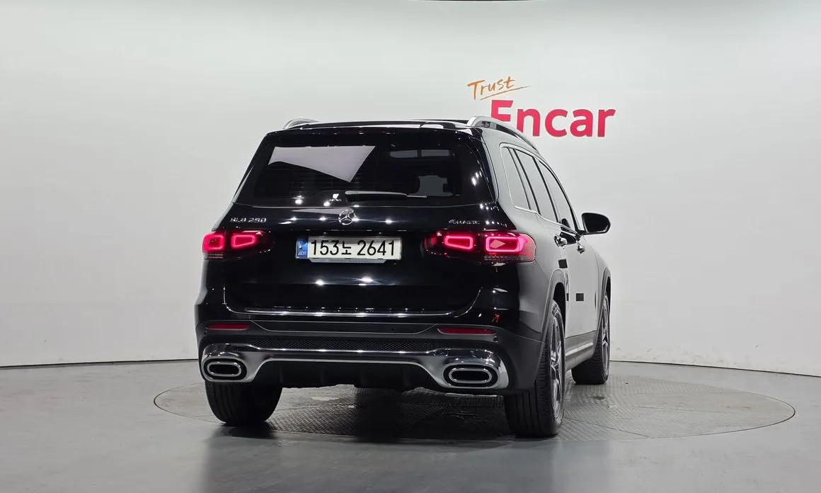 Mercedes-Benz GLB-Class — фото 2