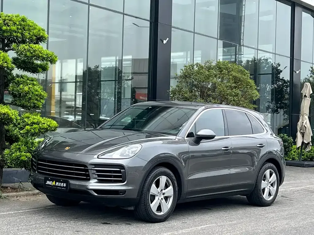 Porsche Cayenne — фото 1