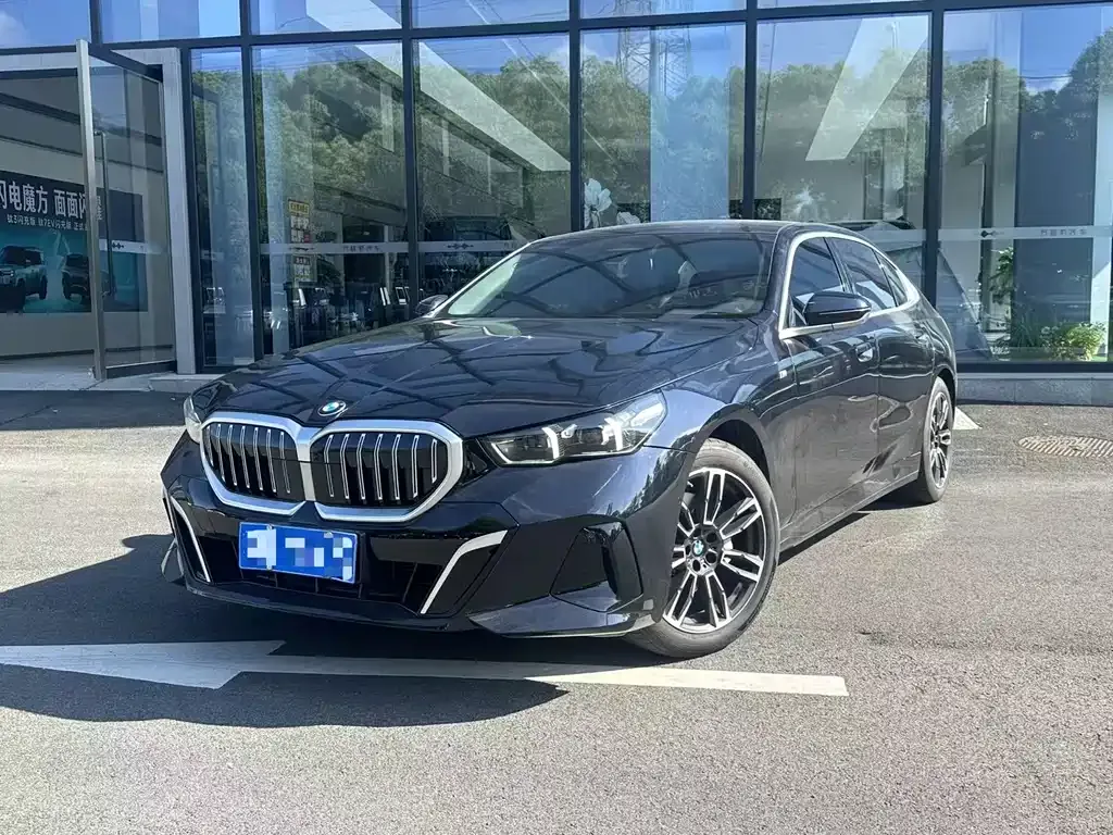 BMW 5 Series — фото 1