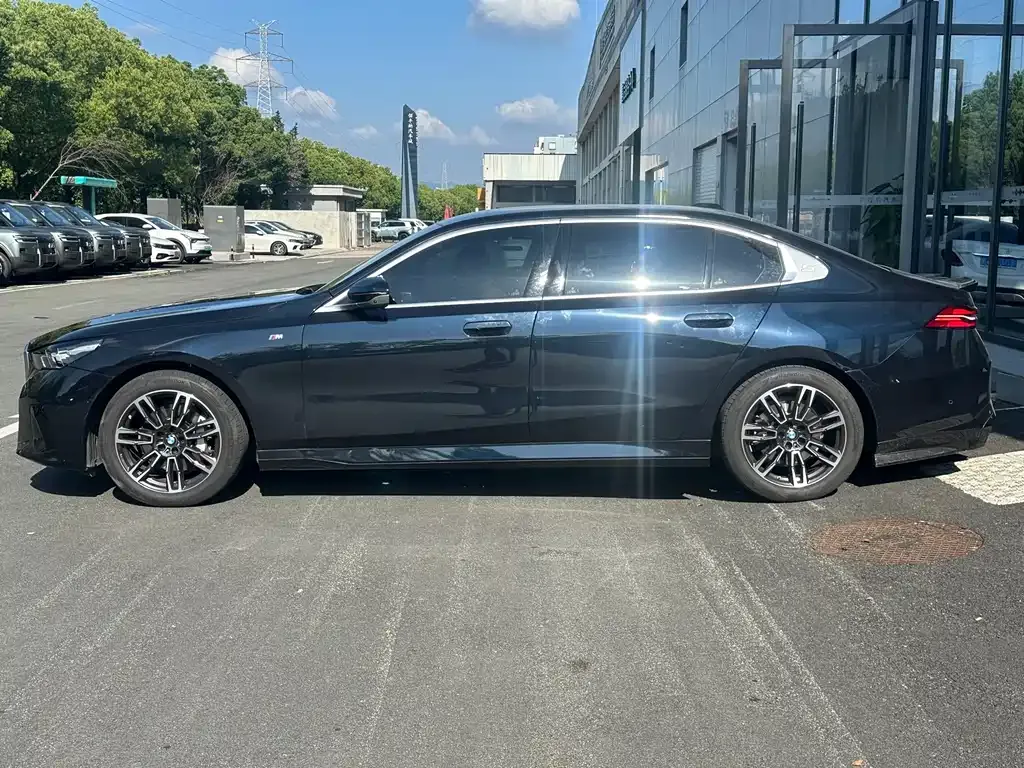 BMW 5 Series — фото 10