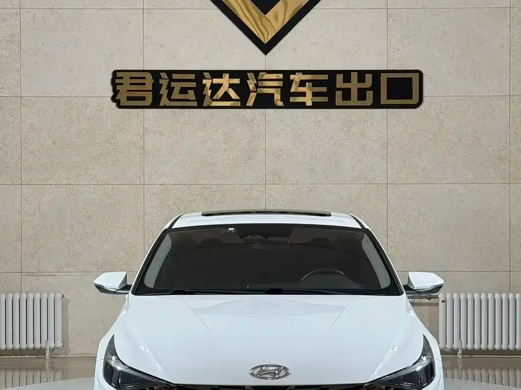 Hyundai Elantra — фото 1