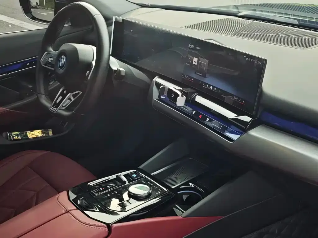 BMW i5 — фото 8