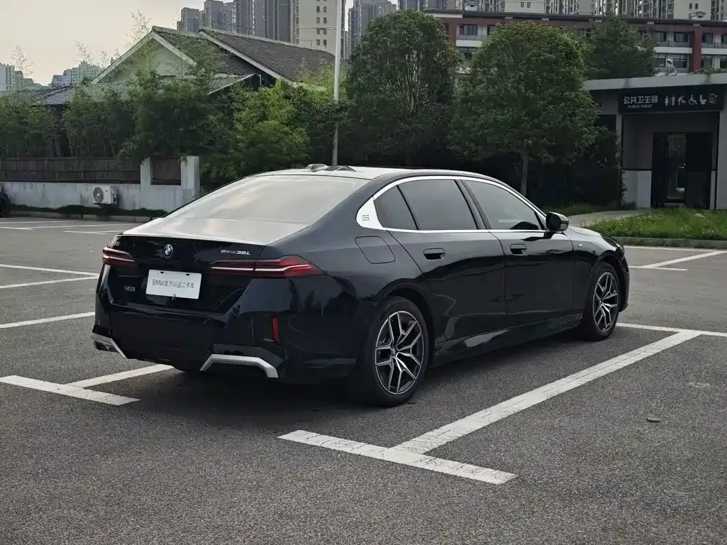 BMW i5 — фото 10