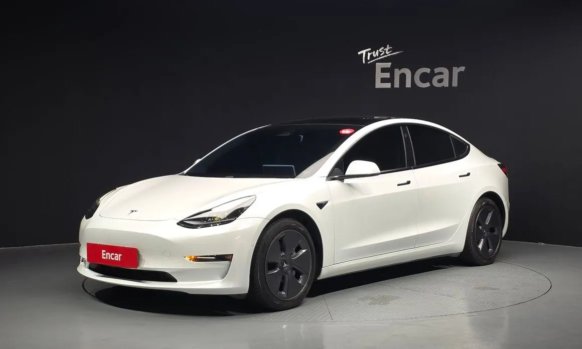 Tesla Model 3 — фото 1