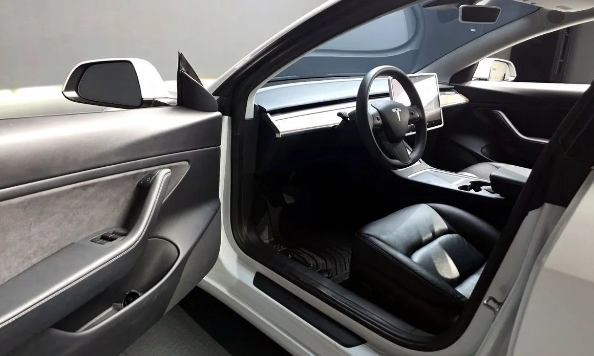 Tesla Model 3 — фото 2