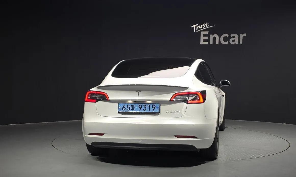 Tesla Model 3 — фото 4