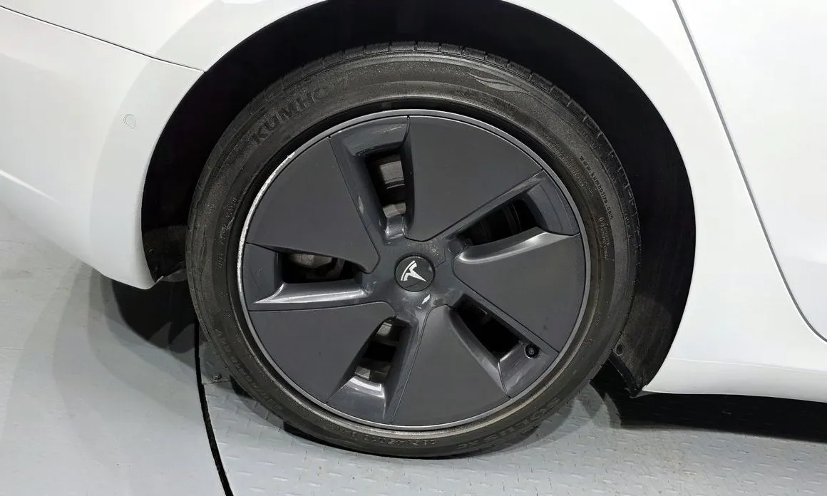 Tesla Model 3 — фото 3