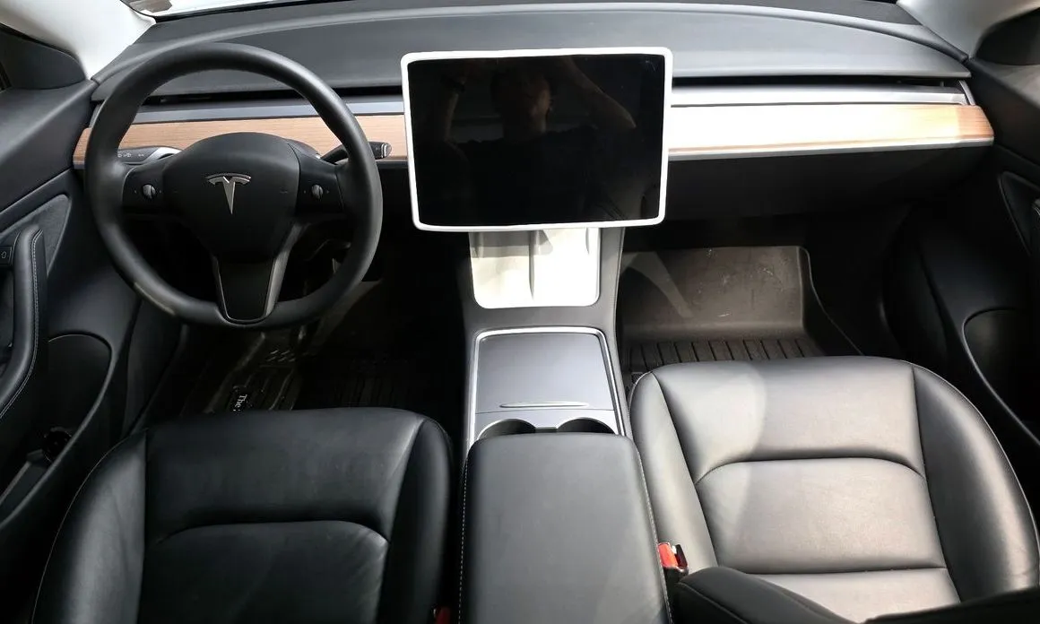 Tesla Model 3 — фото 10