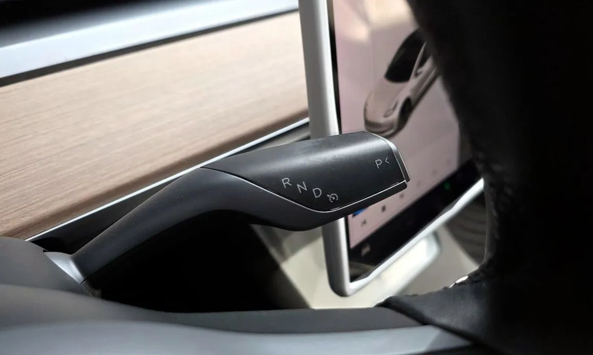 Tesla Model 3 — фото 9