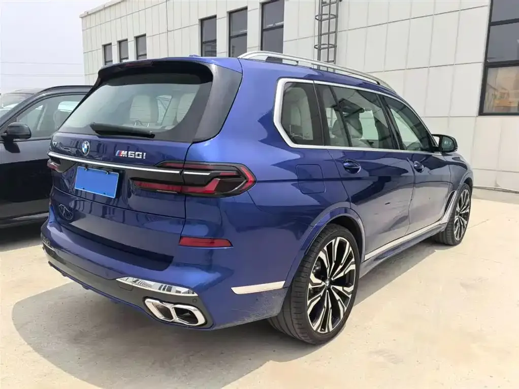 BMW X7 M60i — фото 7