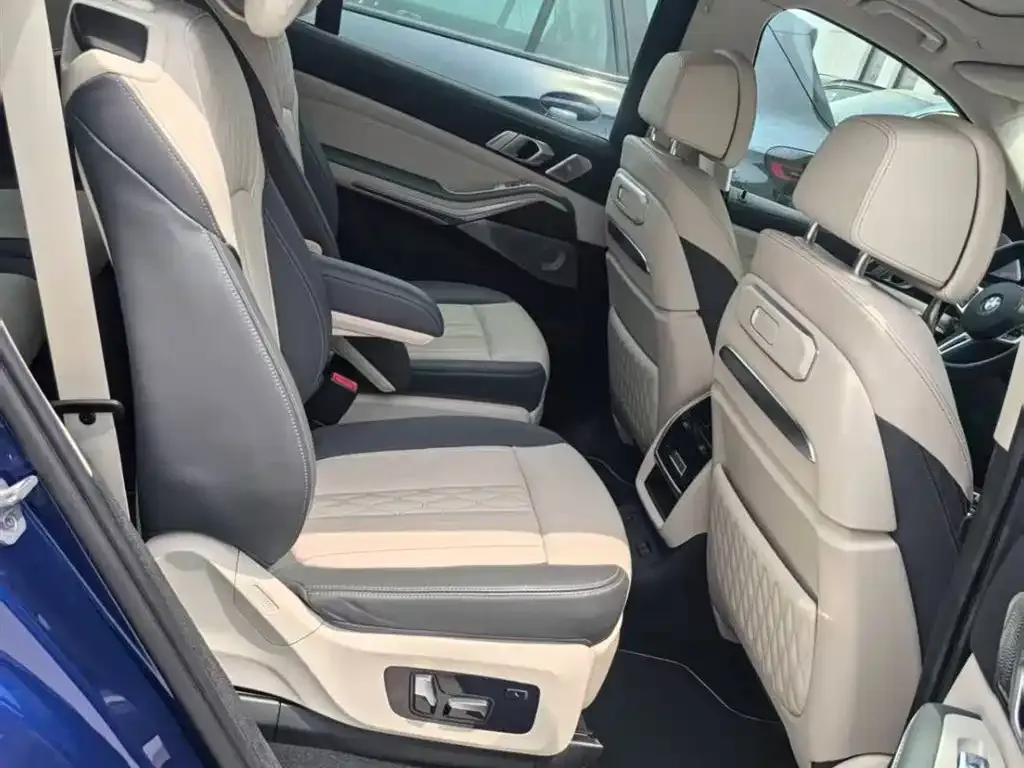 BMW X7 M60i — фото 2