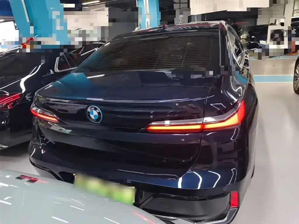 BMW i7 — фото 7